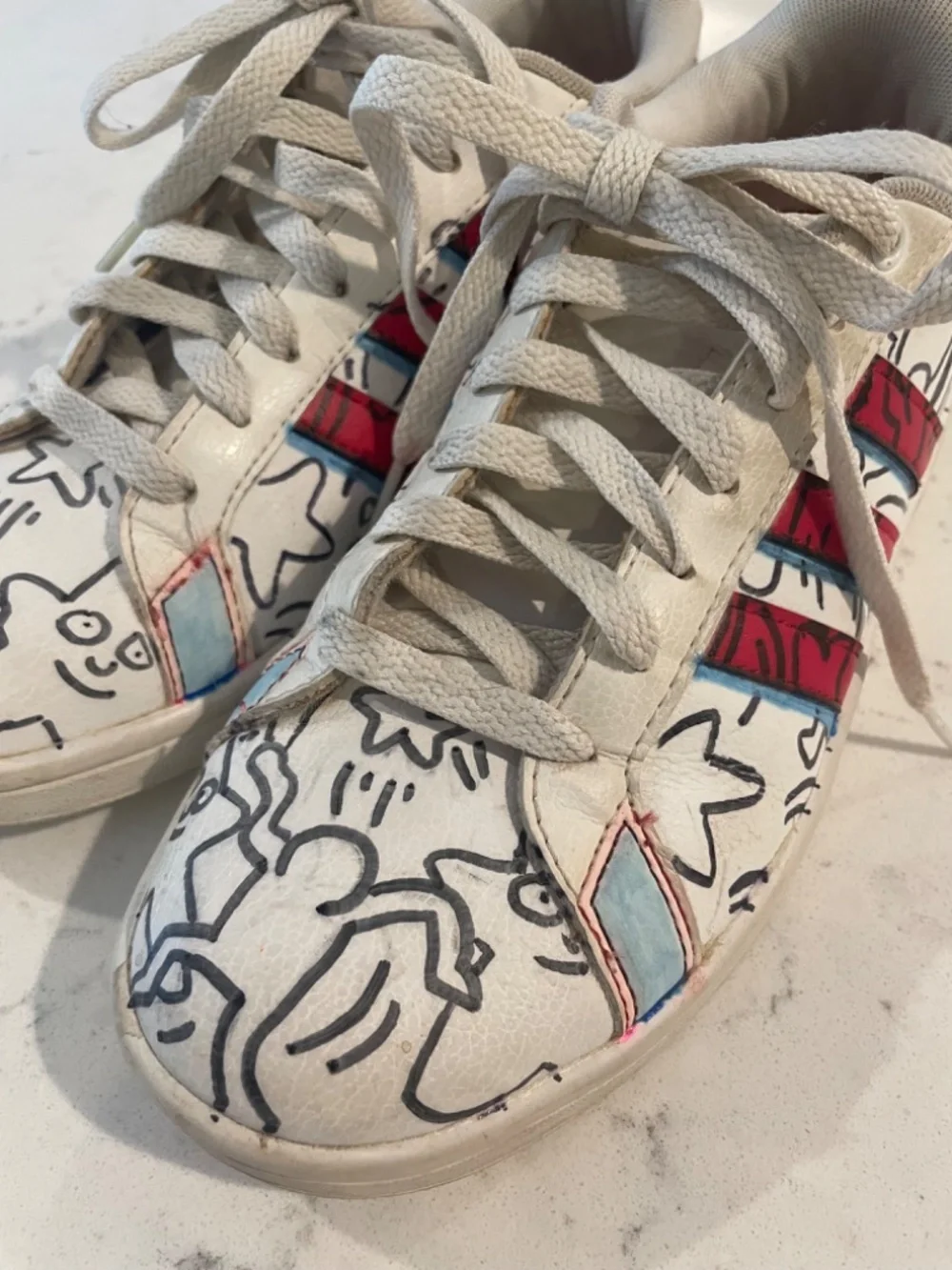 adidas minor visible
